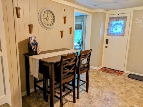 Cottage Near Presque Isle & Lake Erie Boat Parking in Erie, USA