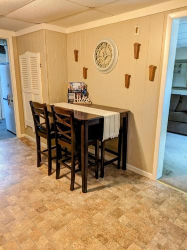 Cottage Near Presque Isle & Lake Erie Boat Parking in Erie, USA