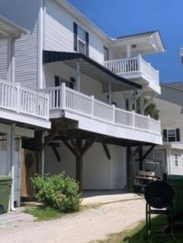 M49 Ocean Lakes Pet Friendly Golf Cart-Beach Bum