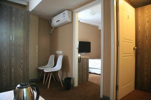 Three-Bedroom Apartment image 5