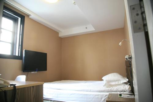 Three-Bedroom Apartment image 2