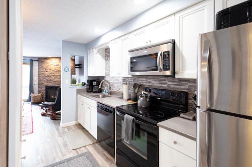 White Mountains Getaway with amazing views! - image 12