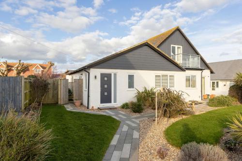 Shoreline Hideaway by The Butler Collection, Lancing