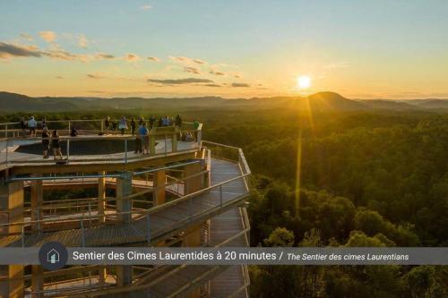 Le Montagnia escape to Tremblant with hot tub in Val-des-Lacs (QC)