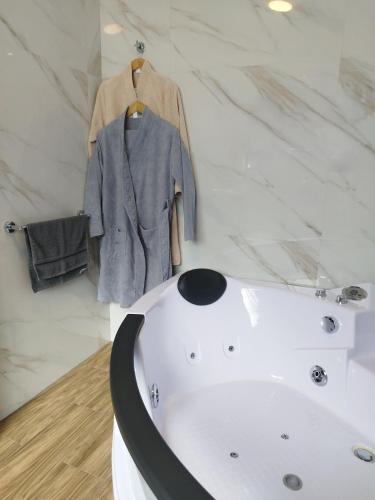 Amplia suite con Jacuzzi privado y cine en casa a 3 min de la Embajada Skyrocket