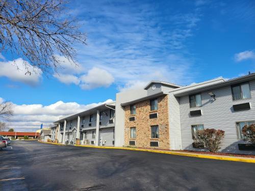 外部景觀, Motel 6 Omaha, NE in 米拉德