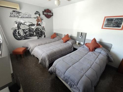 3 twin beds