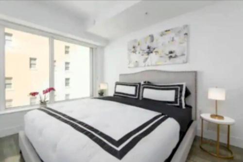 Stunning 3 Bedroom High-Rise with Pool, Spa, and Rooftop Views, Los Angeles (foto 10)