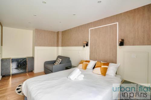 13 Luxury Flat eiffel design 2 - main image