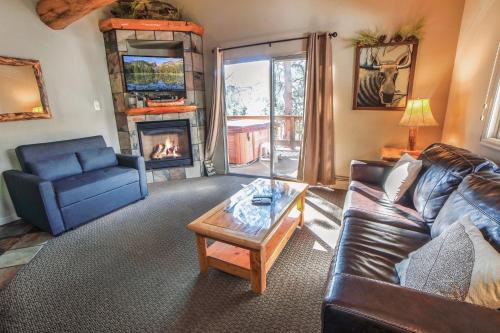 King Bed Condo with Personal Hot Tub on Deck with River View condo image