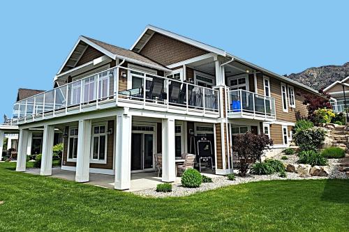 View - Beautiful Home - 2 Kitchens #198 in Osoyoos, Canada