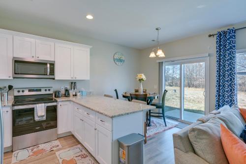 6 Mi to PNC Music Pavilion Concord Townhome in 康科德