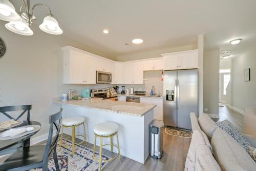 Stay and Play Spacious Concord Townhome Near Uptown in 康科德