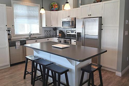 View - Beautiful Home - 2 Kitchens #198 in Osoyoos, Canada