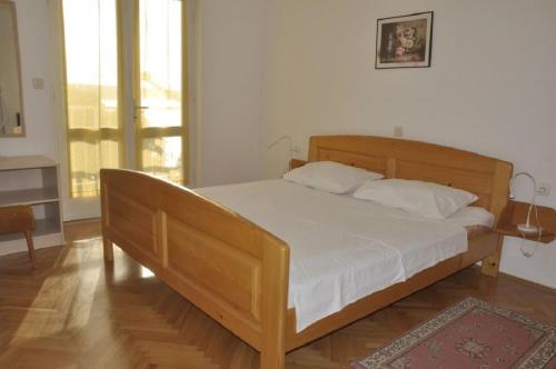 Apartments Petar - 6m from the sea - image 5