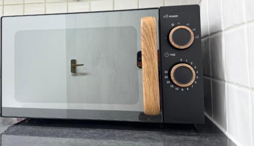 Cozy Central Apartment at Prime Location with Free Private Parking