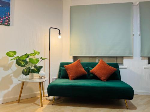 Cozy Central Apartment at Prime Location with Free Private Parking