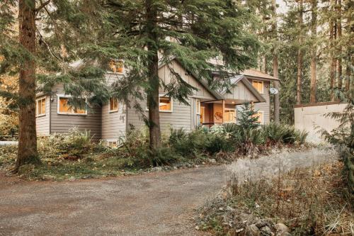 The Glacier Lodge - Perfect For Large Groups!