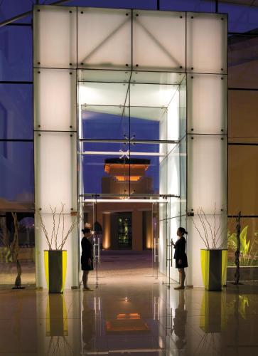 Отель Traders Hotel, Abu Dhabi 4*, Абу-Даби. Бронирование, отзывы, фото