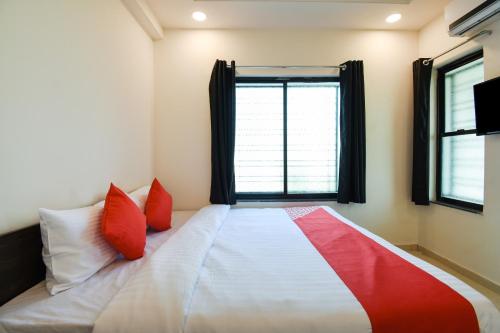 Standard Double Room image 7