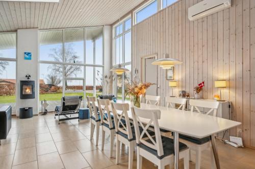 A szálláshely kívülről, Nice Holiday Home 200 Meters From The Beach in Handrup Strand