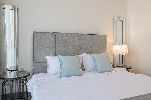 Spacious 2BDR in Creek Harbor with City View - image 13