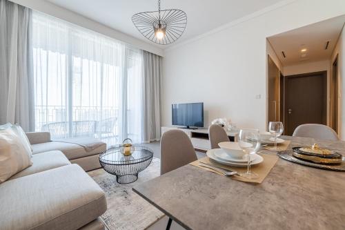 Spacious 2BDR in Creek Harbor with City View - image 5