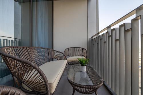 Spacious 2BDR in Creek Harbor with City View - image 14