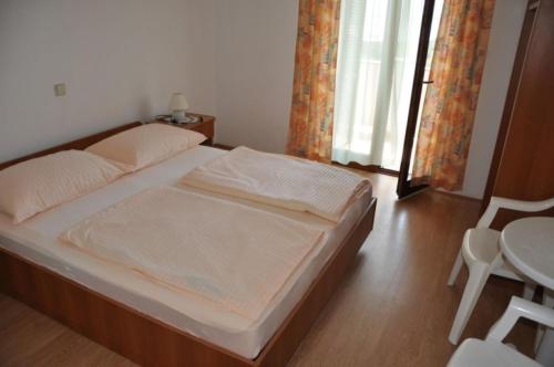 Two-Bedroom Apartment with Balcony and Sea View room in Apartments with parking space Lopar Rab - 23747