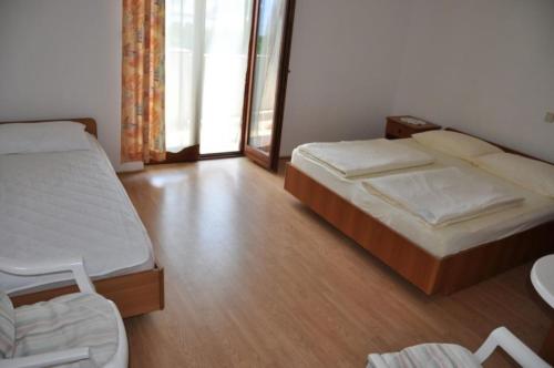 Two-Bedroom Apartment with Balcony and Sea View image 6