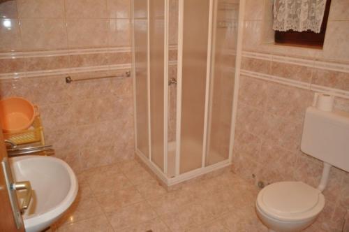 Two-Bedroom Apartment with Balcony and Sea View image 5