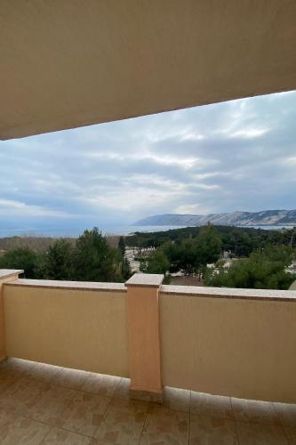 Two-Bedroom Apartment with Balcony and Sea View image 1