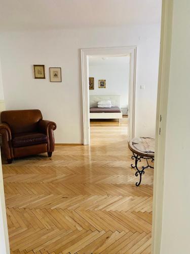 Wohnung, 3 Zimmer, eines davon Durchgangszimmer, ruhig, Graz Zentrum, Štýrský Hradec (fotografie 7)