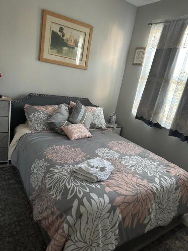 Quiet room in a family home - Sunshine Boulevard N, FL