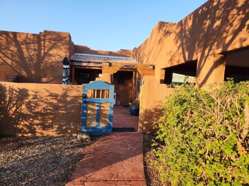 Red Mountain Manor vineyard and guesthouse in Rio Rancho, USA