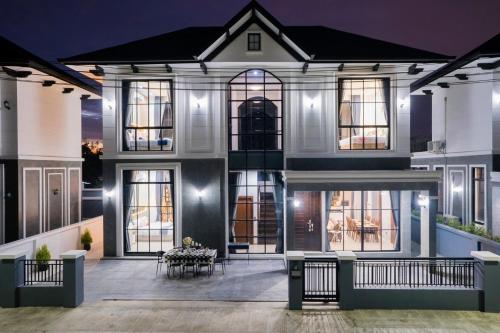 Ada poolvilla pattaya, Ban Huai Yai