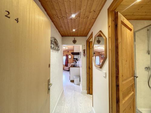 Apartment image 8