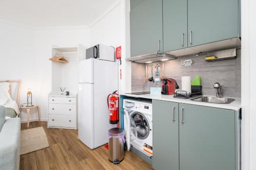 keuken, BeGuest Cascais Cozy Studio in Bairro da Assuncao