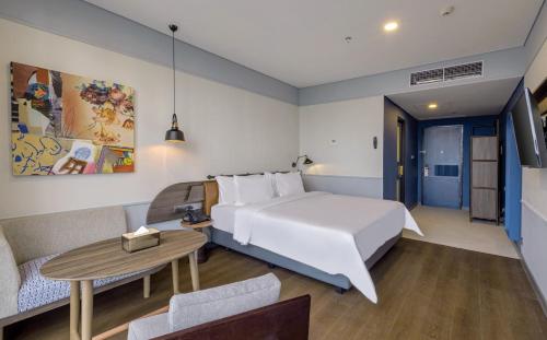 room detail thumbnail 1