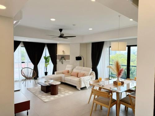 The Atrium at Jalan Ampang by OKBnB - Spacious Modern 3Bedroom Family Suite 3 mins to KLCC, Kuala Lumpur