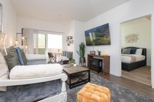 Hollywood Apartment Near Walk of Fame, Los Angeles