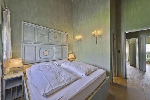 Three-Bedroom Apartment image 4