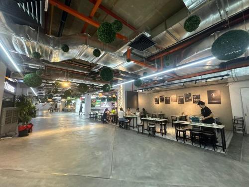 Comfort 1BR studio One One Eight Island Plaza