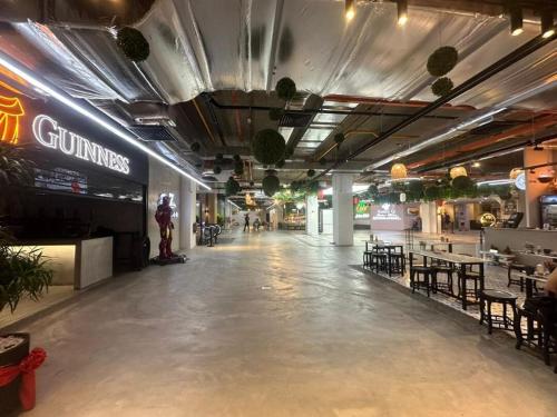 Comfort 1BR studio One One Eight Island Plaza