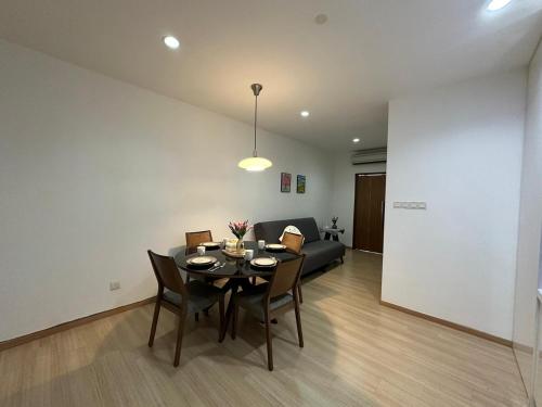 Comfort 1BR studio One One Eight Island Plaza