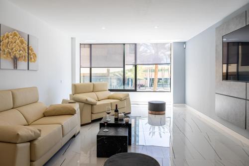 Becky Deluxe Apartament 3bd by HH 4
