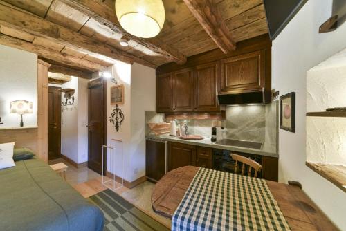 Studio Apartment image 8