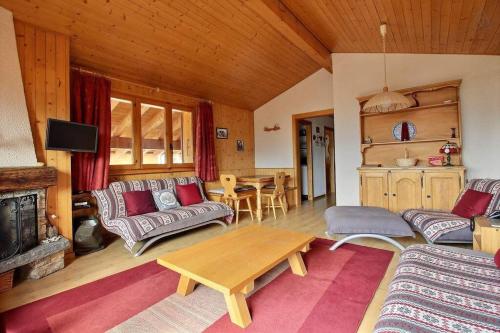 Shared lounge/TV area, Clair Abri 104 in Bagnes