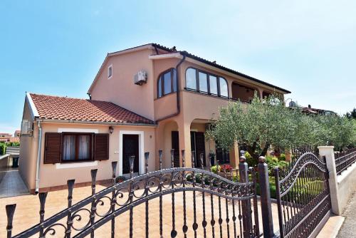 Apartments Tina & Denis - image 5