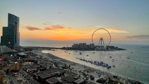 JBR Beachfront Luxe apartment all Rooms Sea Facing, Dubaï (photo 2)